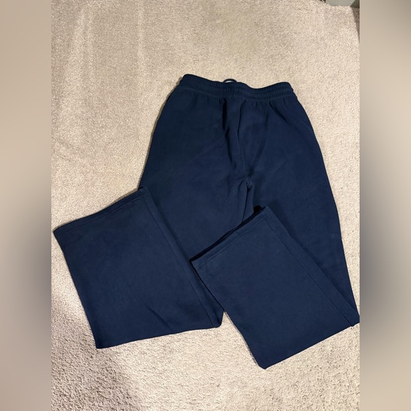 Aritzia Wide Sweatpant - Picture 3 of 3